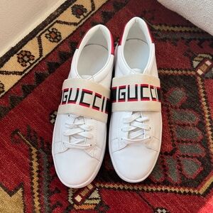 🌿 NEW LISTING🌿 GUCCI 🌿 ACE LOGO STRAP SNEAKER 🌿 8.5 🌿 WHITE